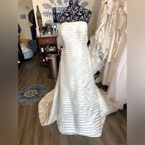 NWT Oleg Cassini Wedding Dress